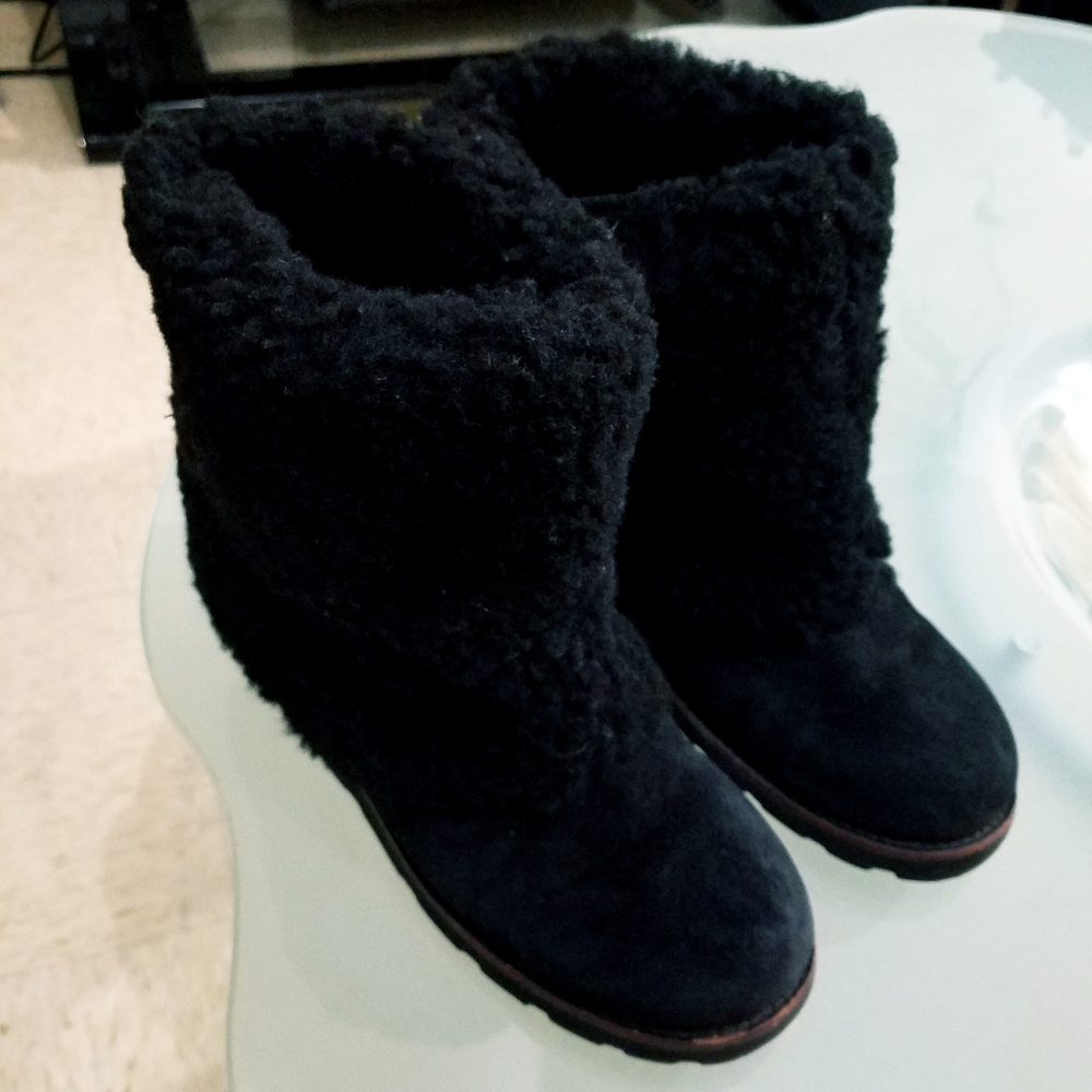 UGG BOOTS AUTHENTIC